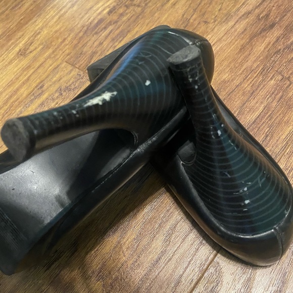 Black open toe pumps - Picture 3 of 4